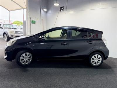 2012 Toyota Aqua - Thumbnail