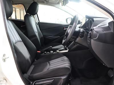 2020 Mazda 2 15 - Thumbnail