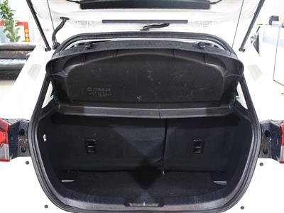 2020 Mazda 2 15 - Thumbnail