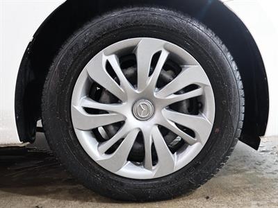 2020 Mazda 2 15 - Thumbnail