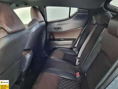 2017 Toyota C-HR - Thumbnail