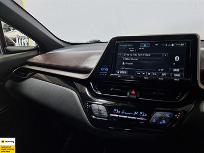 2017 Toyota C-HR - Thumbnail