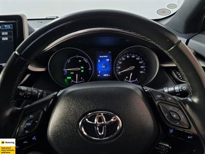 2017 Toyota C-HR - Thumbnail