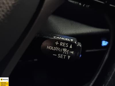 2017 Toyota C-HR - Thumbnail