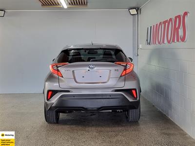 2017 Toyota C-HR - Thumbnail