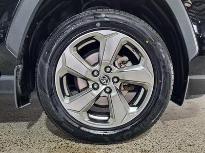 2019 Toyota RAV4 - Thumbnail