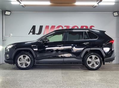 2019 Toyota RAV4 - Thumbnail