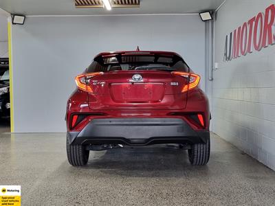 2016 Toyota C-HR - Thumbnail