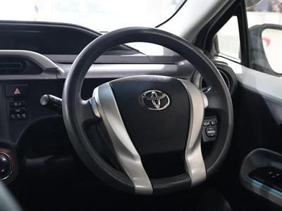 2013 Toyota Aqua - Thumbnail