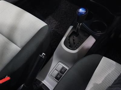 2013 Toyota Aqua - Thumbnail