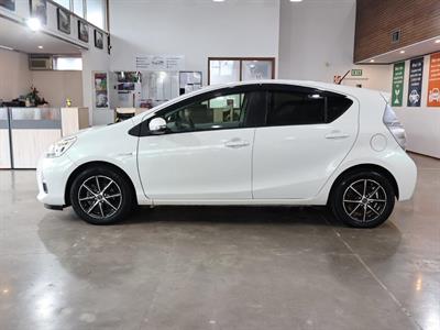 2013 Toyota Aqua - Thumbnail