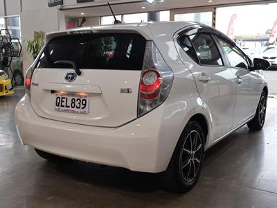 2013 Toyota Aqua - Thumbnail