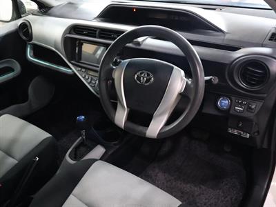 2013 Toyota Aqua - Thumbnail