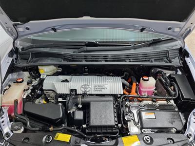 2014 Toyota Prius - Thumbnail