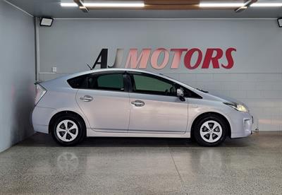 2014 Toyota Prius - Thumbnail