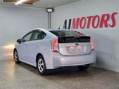 2014 Toyota Prius - Thumbnail