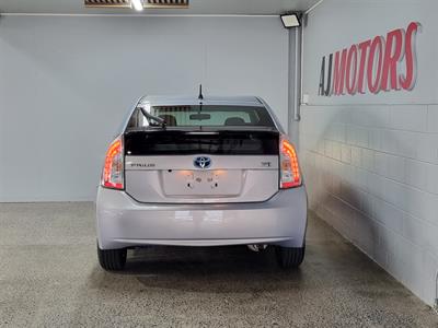 2014 Toyota Prius - Thumbnail