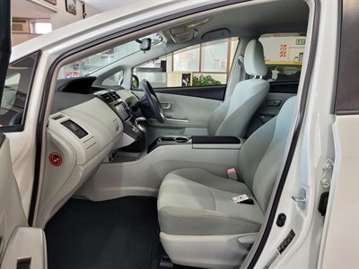 2013 Toyota Prius - Thumbnail