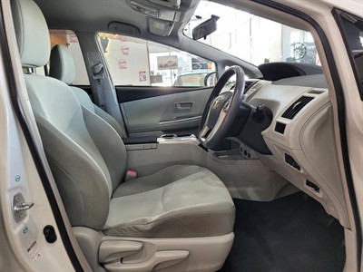 2013 Toyota Prius - Thumbnail