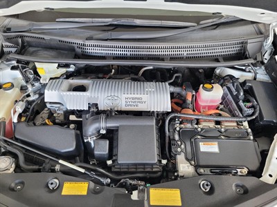 2013 Toyota Prius - Thumbnail