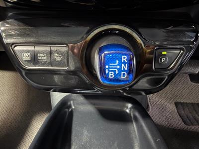 2016 Toyota Prius - Thumbnail