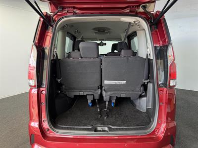 2016 Nissan Serena - Thumbnail