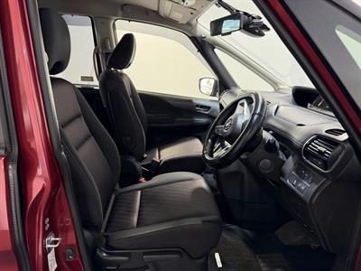 2016 Nissan Serena - Thumbnail