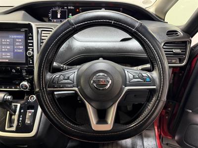 2016 Nissan Serena - Thumbnail