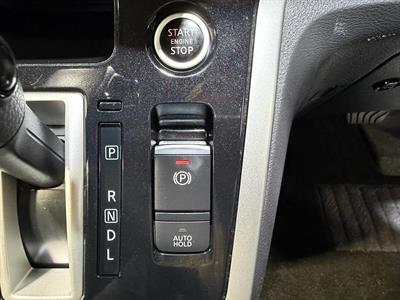 2016 Nissan Serena - Thumbnail