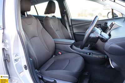 2019 Toyota Prius - Thumbnail