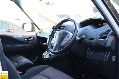 2015 Nissan Serena - Thumbnail