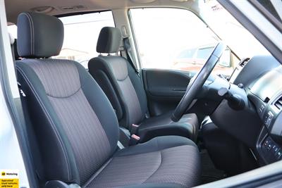 2015 Nissan Serena - Thumbnail