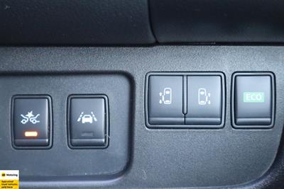 2015 Nissan Serena - Thumbnail