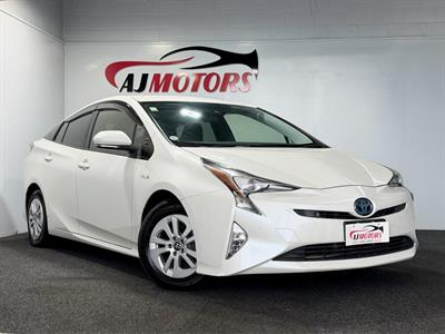 2018 Toyota Prius - Thumbnail