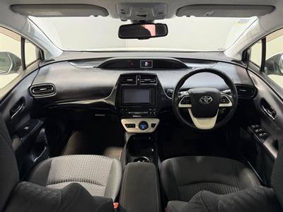 2018 Toyota Prius - Thumbnail
