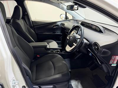 2018 Toyota Prius - Thumbnail