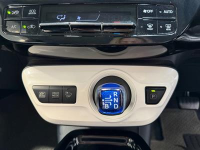 2018 Toyota Prius - Thumbnail