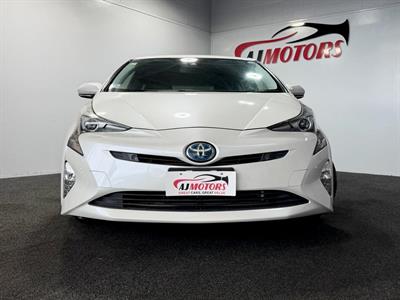 2018 Toyota Prius - Thumbnail
