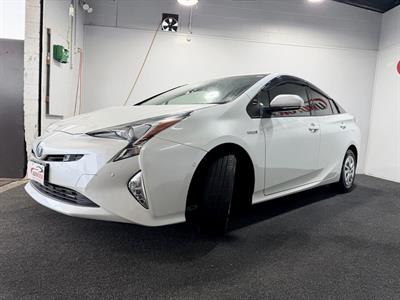 2018 Toyota Prius - Thumbnail