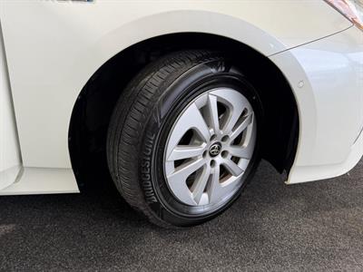 2018 Toyota Prius - Thumbnail