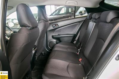 2016 Toyota Prius - Thumbnail