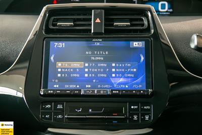 2016 Toyota Prius - Thumbnail