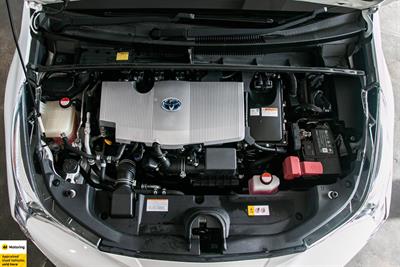 2016 Toyota Prius - Thumbnail