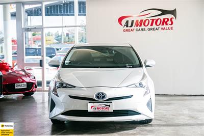 2016 Toyota Prius - Thumbnail
