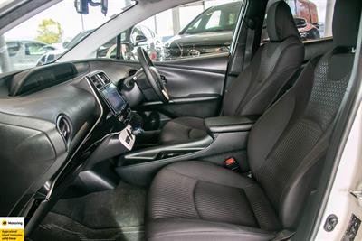 2016 Toyota Prius - Thumbnail