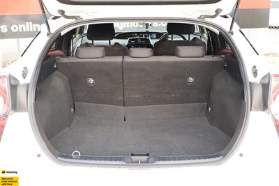 2018 Toyota Prius - Thumbnail