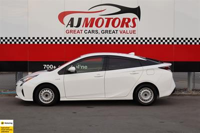 2018 Toyota Prius - Thumbnail