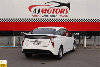 2018 Toyota Prius - Thumbnail