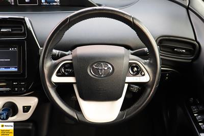 2018 Toyota Prius - Thumbnail