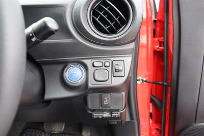 2014 Toyota Aqua - Thumbnail